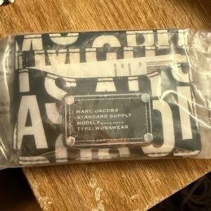 Marc Jacobs Monogram Card Caae